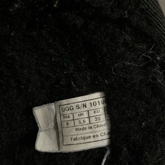 UGG CLASSIC SHORT ANTOINETTE BLACK
BOOTS Size 8 - Picture 4 of 7